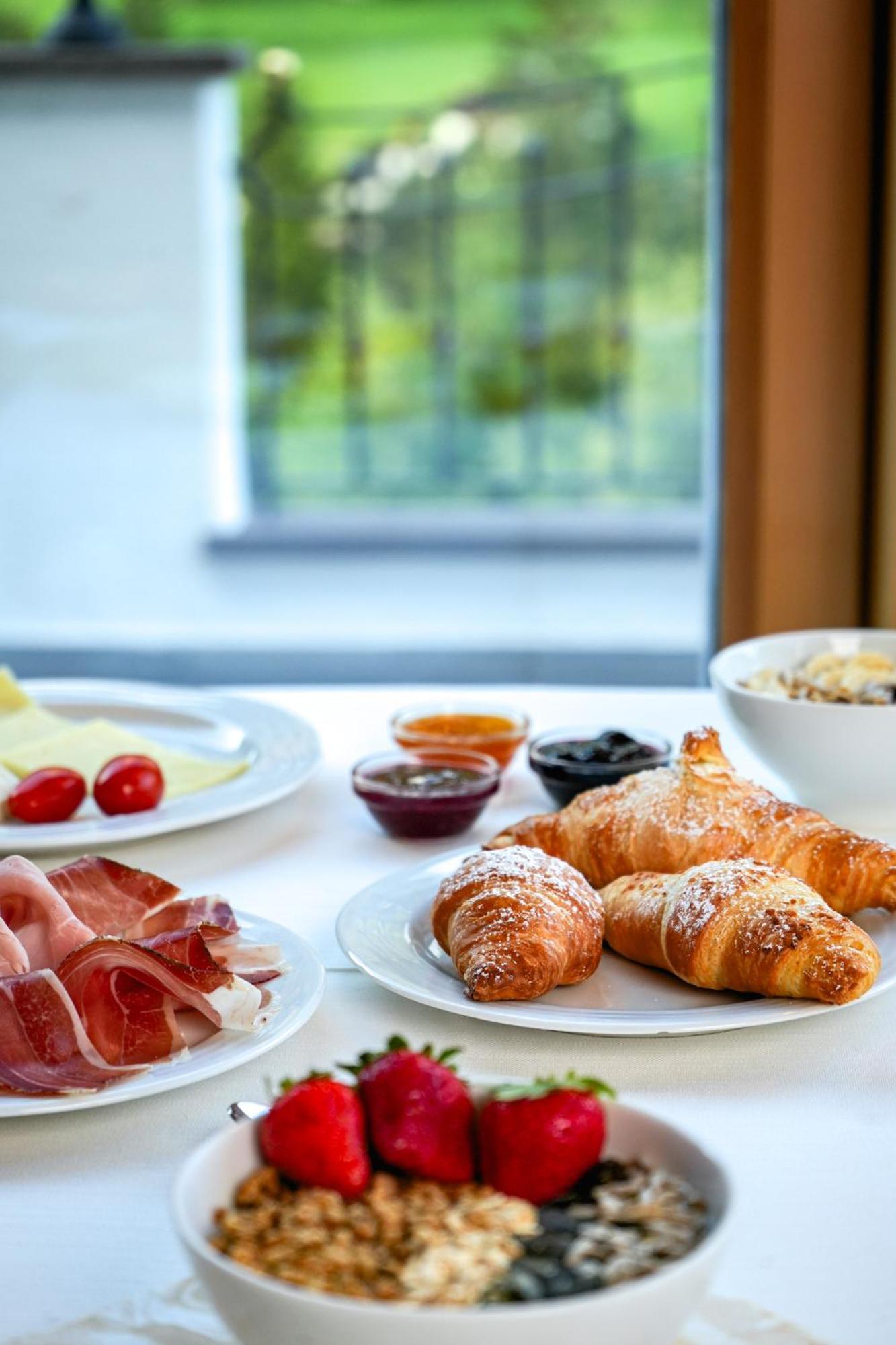 B&B Hotel Mirabel Ortisei Eksteriør billede