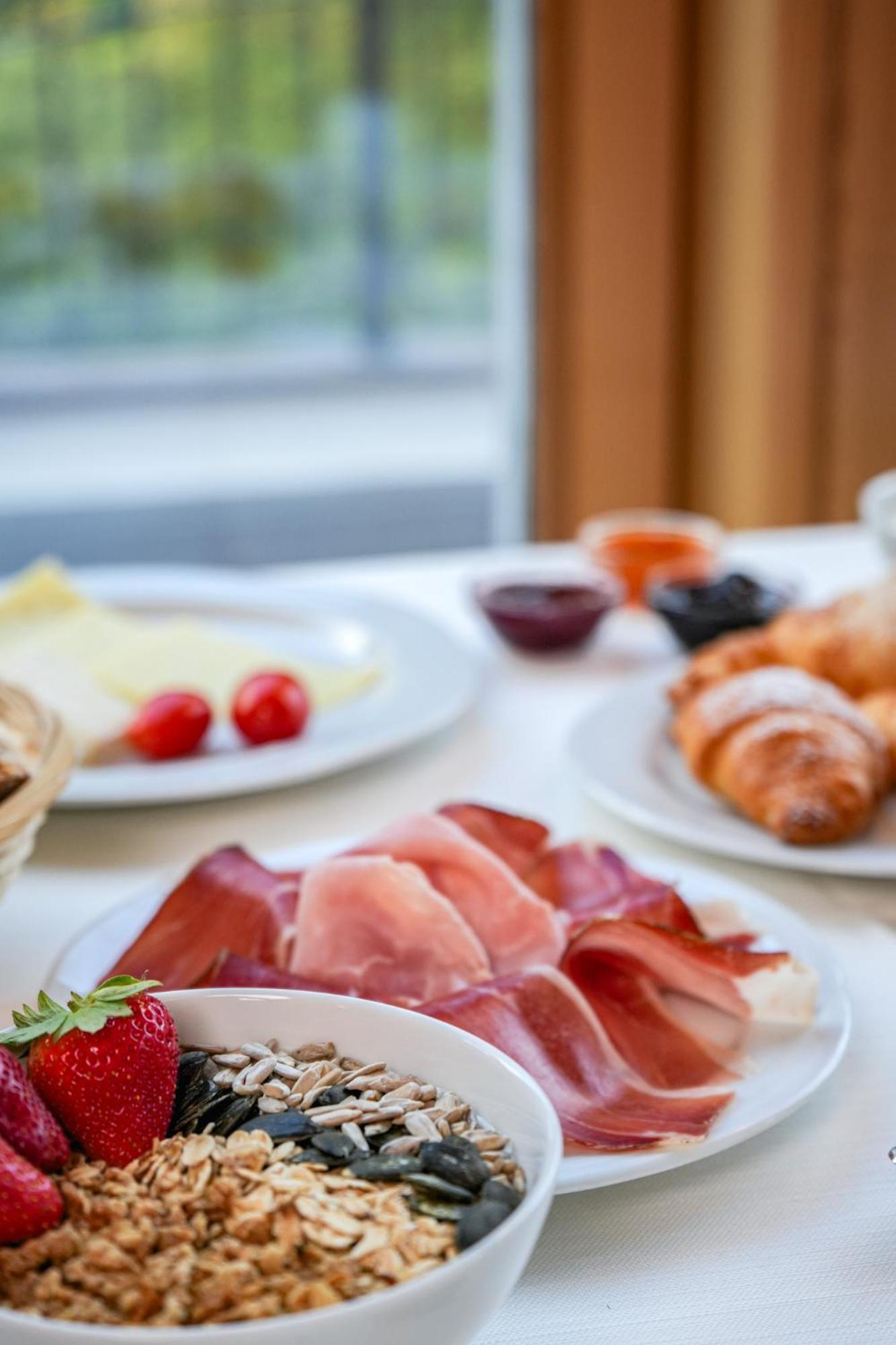B&B Hotel Mirabel Ortisei Eksteriør billede