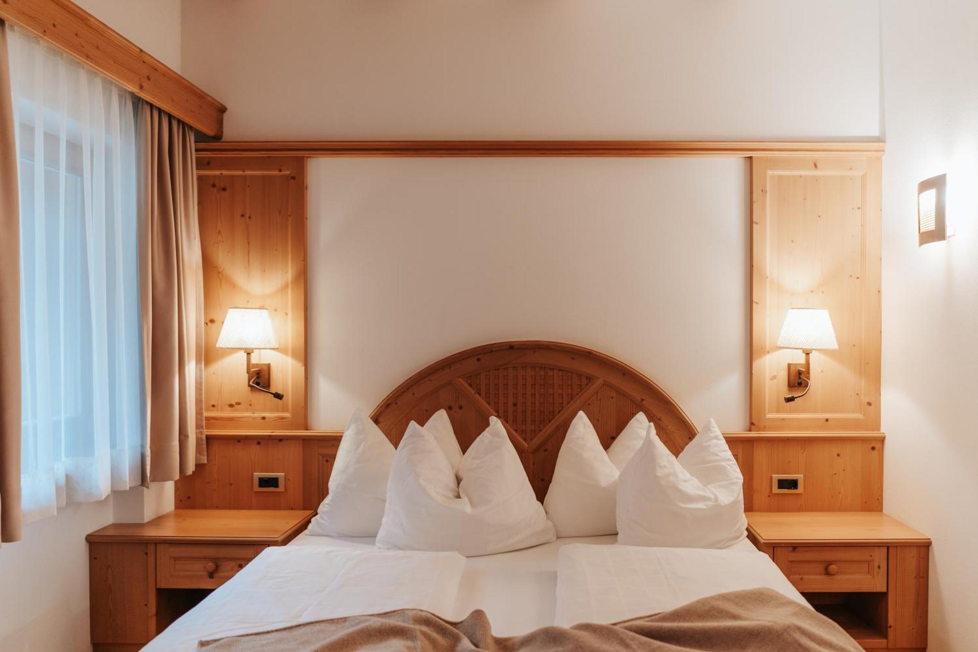 B&B Hotel Mirabel Ortisei Værelse billede